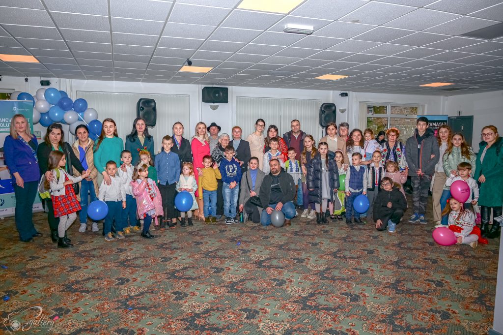 The photo shows a group of parents and their children that have attended the Moldovan Diaspora Business Alliance event in Manchester, UK. The event was dedicated to Christmas and New Year celebrations.